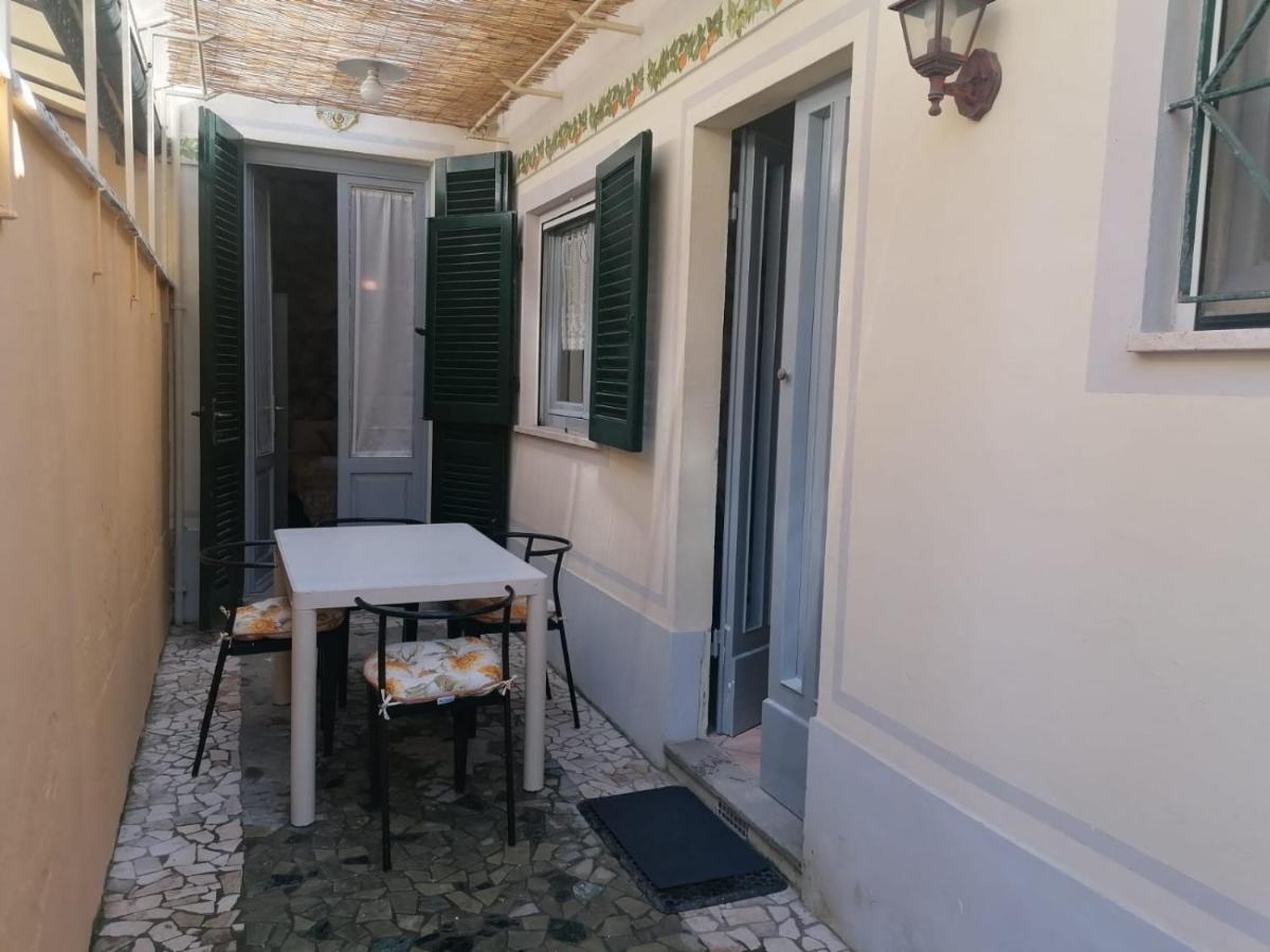 La Casina Giramondo Di Ele Viareggio Extérieur photo