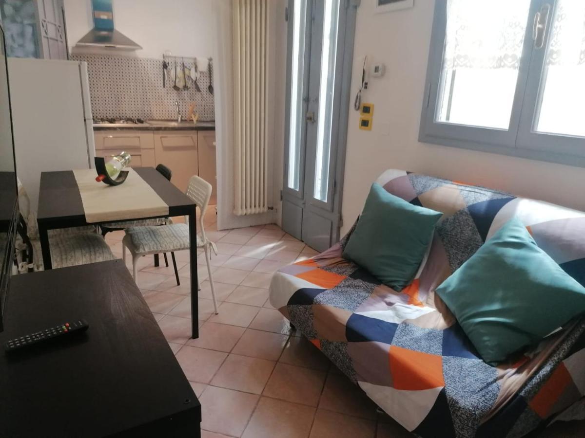 La Casina Giramondo Di Ele Viareggio Extérieur photo