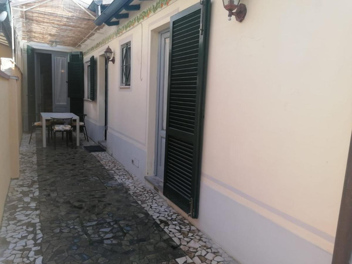 La Casina Giramondo Di Ele Viareggio Extérieur photo