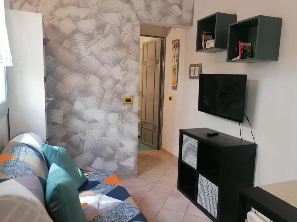 La Casina Giramondo Di Ele Viareggio Extérieur photo