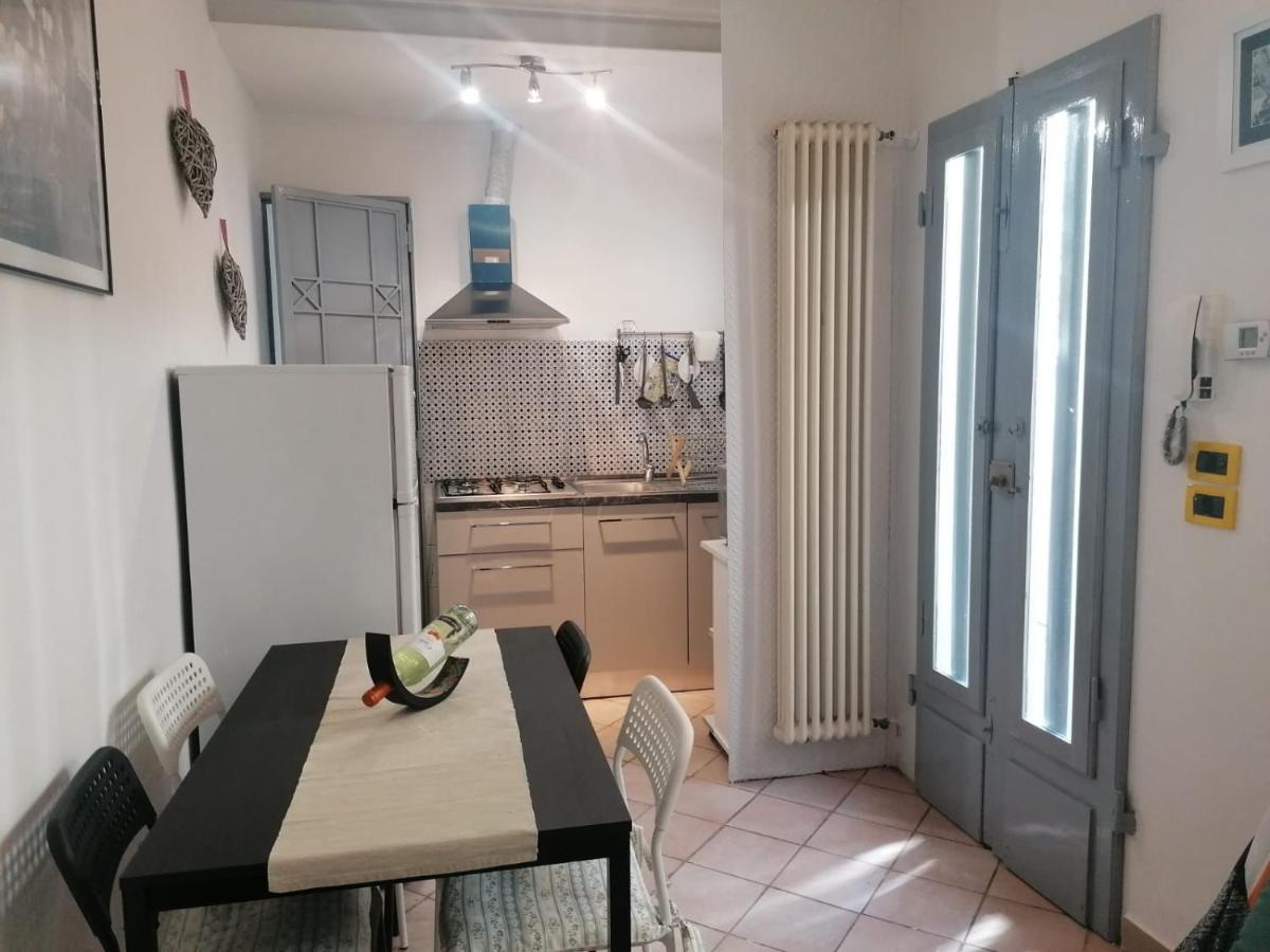 La Casina Giramondo Di Ele Viareggio Extérieur photo